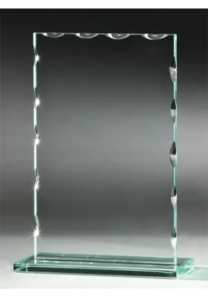 Trofeo de Cristal Rectangular con Bordes Calados – Elegancia y Distinción 🏆✨
