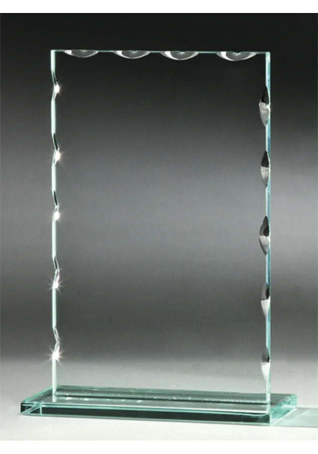 Trofeo de Cristal Rectangular con Bordes Calados – Elegancia y Distinción 🏆✨