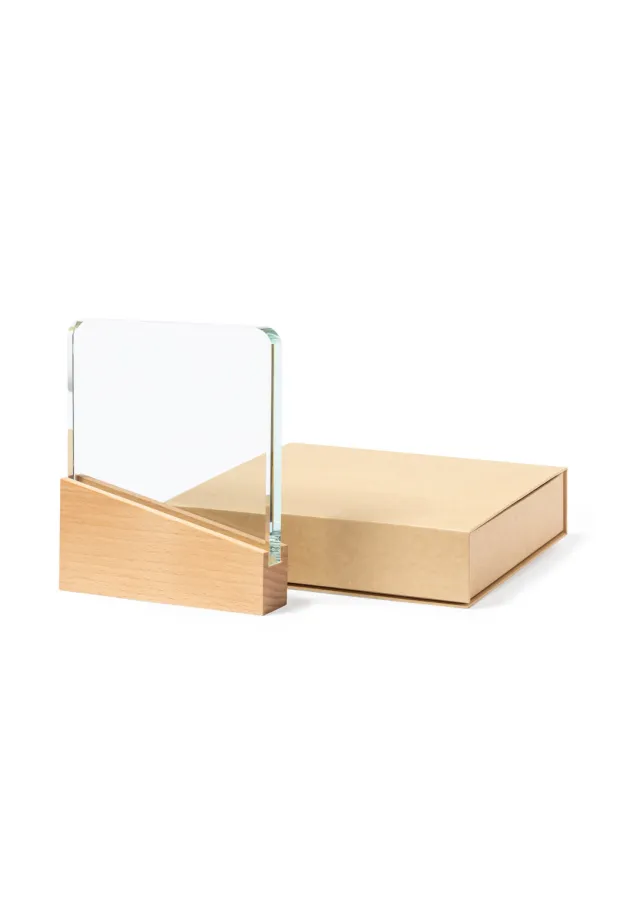 Trofeo de Cristal con Base de Madera – Elegancia y Sostenibilidad 🏆🌿