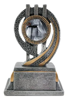 Trofeo de Karate Elegante en Resina con Detalles en Oro y Plata – Premio Deportivo Personalizable